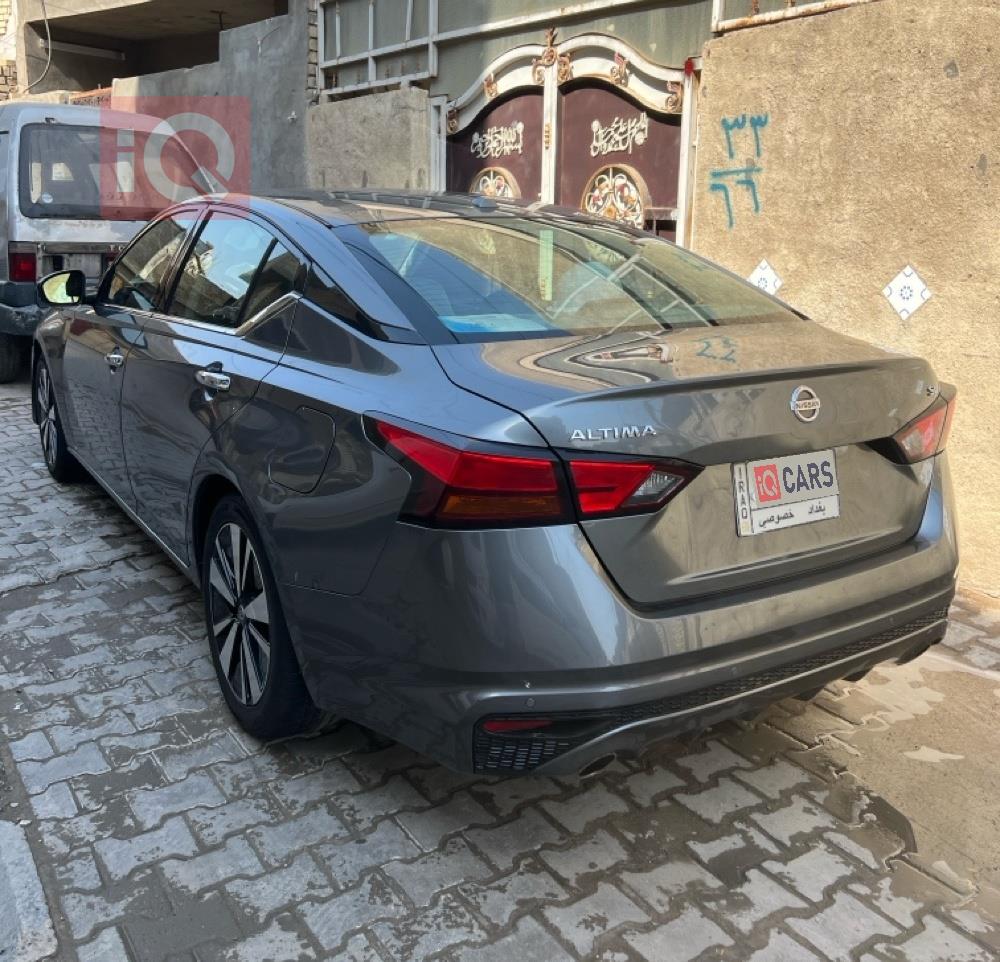 نيسان ألتيما